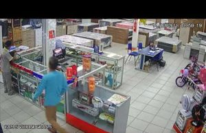 CÂMERAS DE SEGURANÇA FLAGRAM ROSTOS DE CRIMINOSOS DURANTE ASSALTO