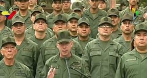MILITARES JURAM LEALDADE A MADURO E RECHAÇAM “INGERÊNCIA EXTERNA”