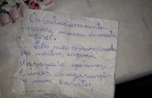 BILHETE É ENCONTRADO AO LADO DO CORPO DE FEIRANTE MORTO