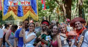 PEDIATRA TIRA DÚVIDAS DE COMO CURTIR O CARNAVAL COM BEBÊS