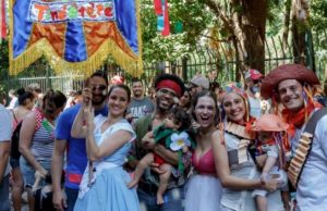 PEDIATRA TIRA DÚVIDAS DE COMO CURTIR O CARNAVAL COM BEBÊS