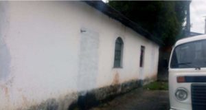 EXECUÇÃO: HOMEM É MORTO NA PORTA DE CASA
