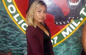 PRESA POR TRÁFICO, LARISSA FEZ POSE E CARÃO PRA FOTO EM DELEGACIA DE ITACITY
