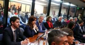 EX-PRESIDENTE DA ARGENTINA COMEÇA A RESPONDER POR CORRUPÇÃO