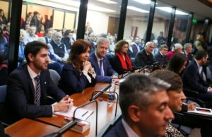 EX-PRESIDENTE DA ARGENTINA COMEÇA A RESPONDER POR CORRUPÇÃO