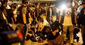 Polícia reprime atos violentos durante manifestação em Hong Kong