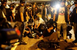 Polícia reprime atos violentos durante manifestação em Hong Kong