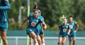 Com o grupo completo, seleção feminina faz primeiro treino em Grenoble