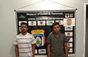 Em Itacoatiara, dupla é presa com drogas, balança de precisão e dinheiro