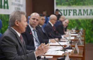 Arthur afirma que sem ZFM, Manaus será dominada pelo tráfico