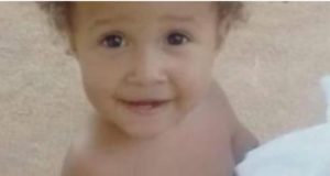 Criança de dois anos, morre após ser espancada por madrasta e pai