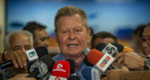 Arthur desafia críticos da intervenção no sistema de transporte