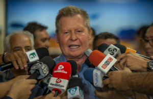 Arthur desafia críticos da intervenção no sistema de transporte