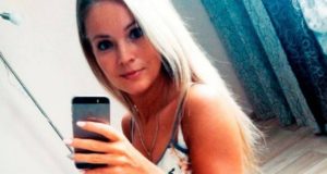 Contadora morre eletrocutada após deixar celular cair na banheira