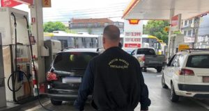Posto é autuado por aumentar gasolina de R$ 3,49 para R$ 4,45 em Manaus