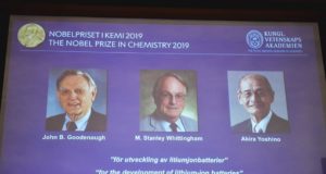 Nobel de Química é de 3 cientistas que criaram bateria para celular