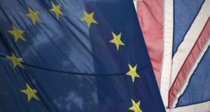 Brexit: Londres se compromete a pedir adiamento se não houver acordo