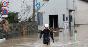 Tufão Hagibis causa alagamento em mais de 12 mil residências no Japão