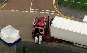 Caminhão é encontrado no Reino Unido com 39 pessoas mortas