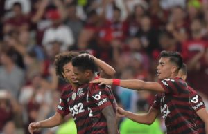 Flamengo vence Atlético Mineiro e amplia vantagem no Brasileiro