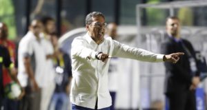 Luxemburgo exalta atuação de clássico do time e quer elenco pensando grande