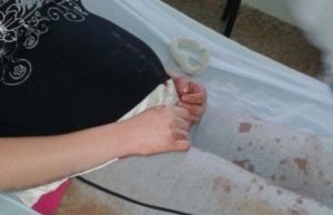 Com ciúmes, homem espanca ex por ela engravidar do atual namorado