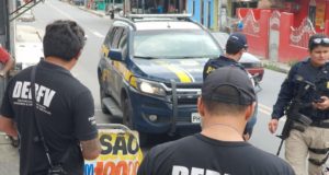 Quatro presos e cerca de 200 celulares suspeitos de roubo são recolhidos durante Operação Cruzada