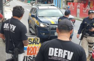 Quatro presos e cerca de 200 celulares suspeitos de roubo são recolhidos durante Operação Cruzada