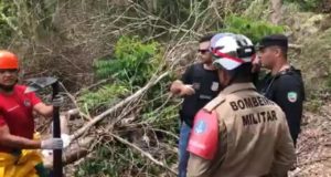Corpo de Bombeiros remove cadáver encontrado em área de mata na invasão Monte Horebe