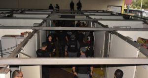 Abrigo de venezuelanos é alvo da Polícia durante operação ‘Extraneus’, em Manaus