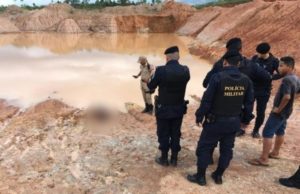 TERROR: Menina de 13 anos mata sobrinho, irmã grávida e arranca bebê da barriga com uma faca