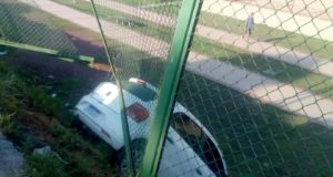 Em Manaus, motorista de APP perde direção do veículo e invade Centro de Convivência