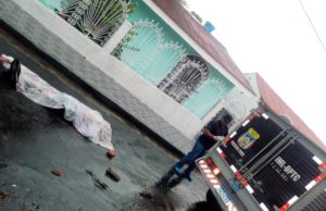 Com cabeça dilacerada, corpo de homem é encontrado por moradores do Conjunto Ajuricaba, em Manaus