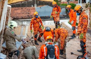 Sobem para seis os mortos do desabamento de prédio em Fortaleza