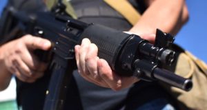 Polícia apreende carregamento de fuzis dos traficantes