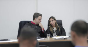 Feminicídio: Assassino é condenado a 17 anos por esfaquear mulher na frente da filha