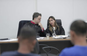 Feminicídio: Assassino é condenado a 17 anos por esfaquear mulher na frente da filha