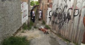 Com tiros pelo corpo, jovem é morto em beco na Zona Norte