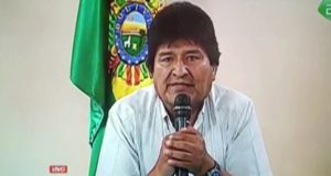 Em meio a protestos, Evo Morales renuncia à presidência da Bolívia