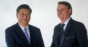 Bolsonaro se encontra com presidente chinês em Brasília