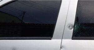 Veículo de policial militar é atingido por tiros, em Manaus