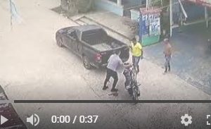 Vídeo impressionante mostra batida de moto e carro em Jutaí, no Amazonas