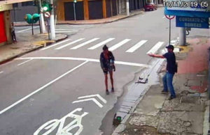 Moradora de rua é morta a tiros por mendigar R$1 de homem