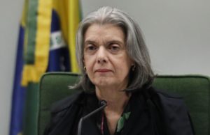 Cármen Lúcia manda TRF4 soltar presos por condenação em 2ª instância