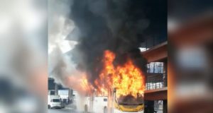 Em Manaus, ou o busão demora, ou quebra ou pega fogo