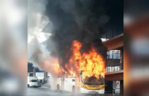 Em Manaus, ou o busão demora, ou quebra ou pega fogo