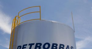Petrobras reajusta gasolina em 2,8% nas refinarias