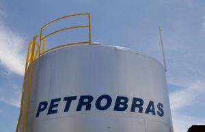Petrobras reajusta gasolina em 2,8% nas refinarias