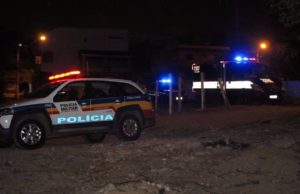 Mulher é presa suspeita de matar filha de 2 anos por asfixia