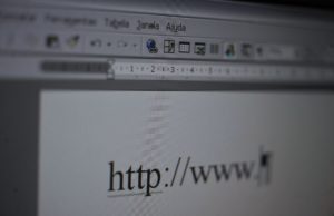 Criador da WWW propõe contrato para “consertar” internet